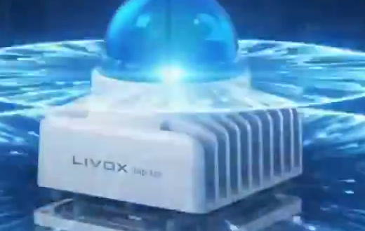 白色机身带 LIVOX 标识 + 光环特效，唯一有品牌露出的一张